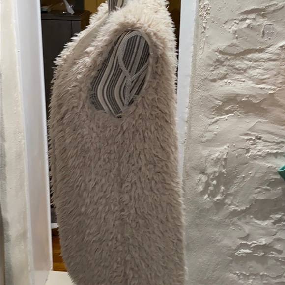 Gorgeous Faux fur vest 💥💥💥 - Picture 2 of 3